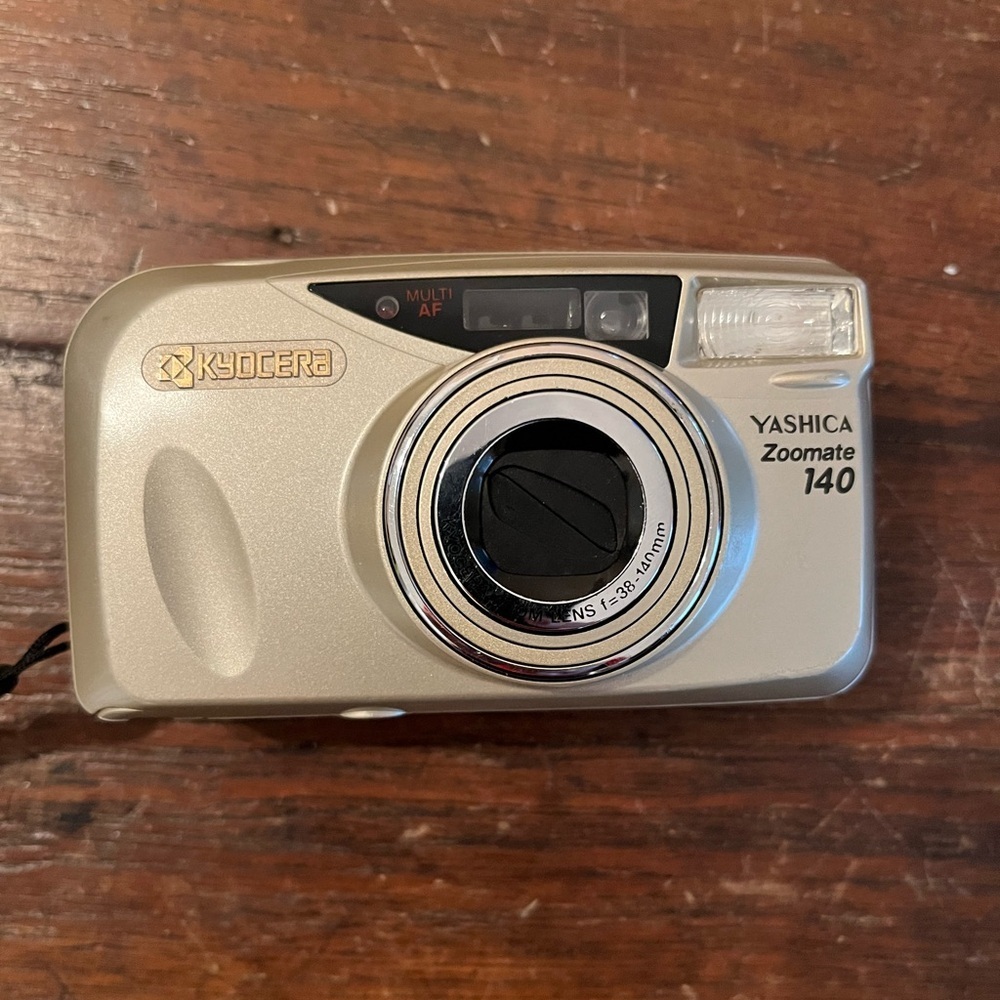 Vintage Yashica Zoomate 140 35mm Point & Shoot Film Camera with Case